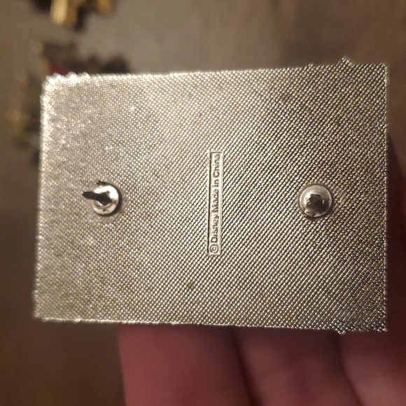 Set of 3 Disney year 2001 Pins - Picture 3 of 7